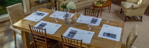 Tabletop with Aubrac orange-bordered placemats, green chargers, pumpkin soup tureens and green Small Bee napkins.