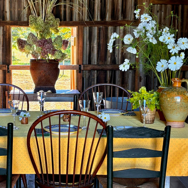 Small Bee Jacquard Tablecloth