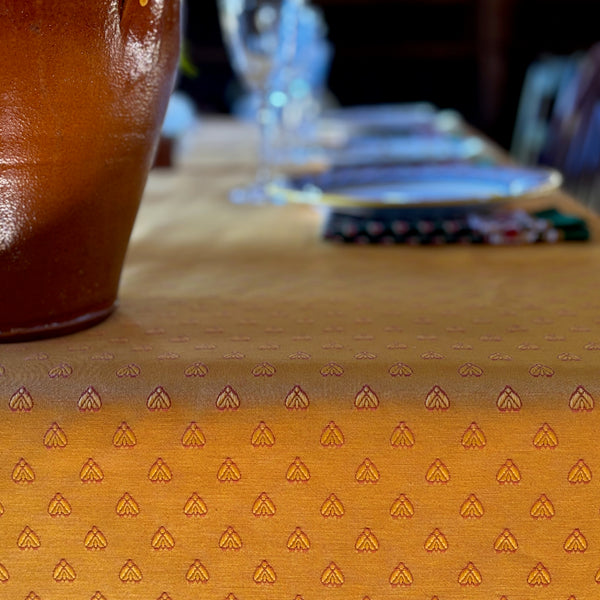 Small Bee Jacquard Tablecloth