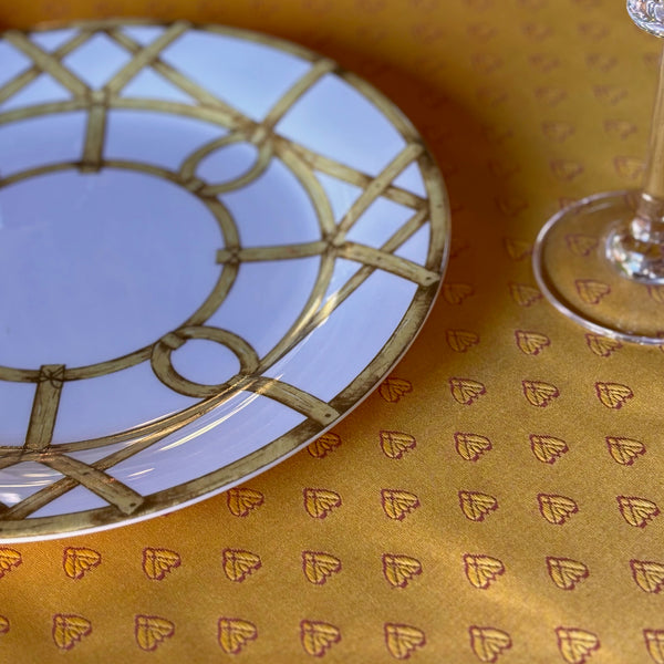 Small Bee Jacquard Tablecloth