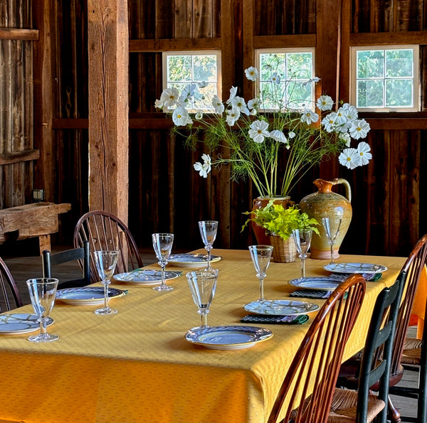 Small Bee Jacquard Tablecloth