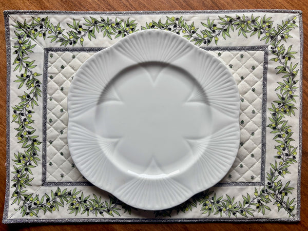 Placemat, Quilted Calisson with Olivette Border, Ivory