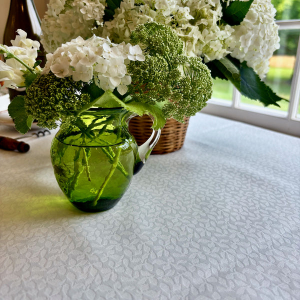 Ribalta Petals White Acrylic-Coated Round Tablecloth